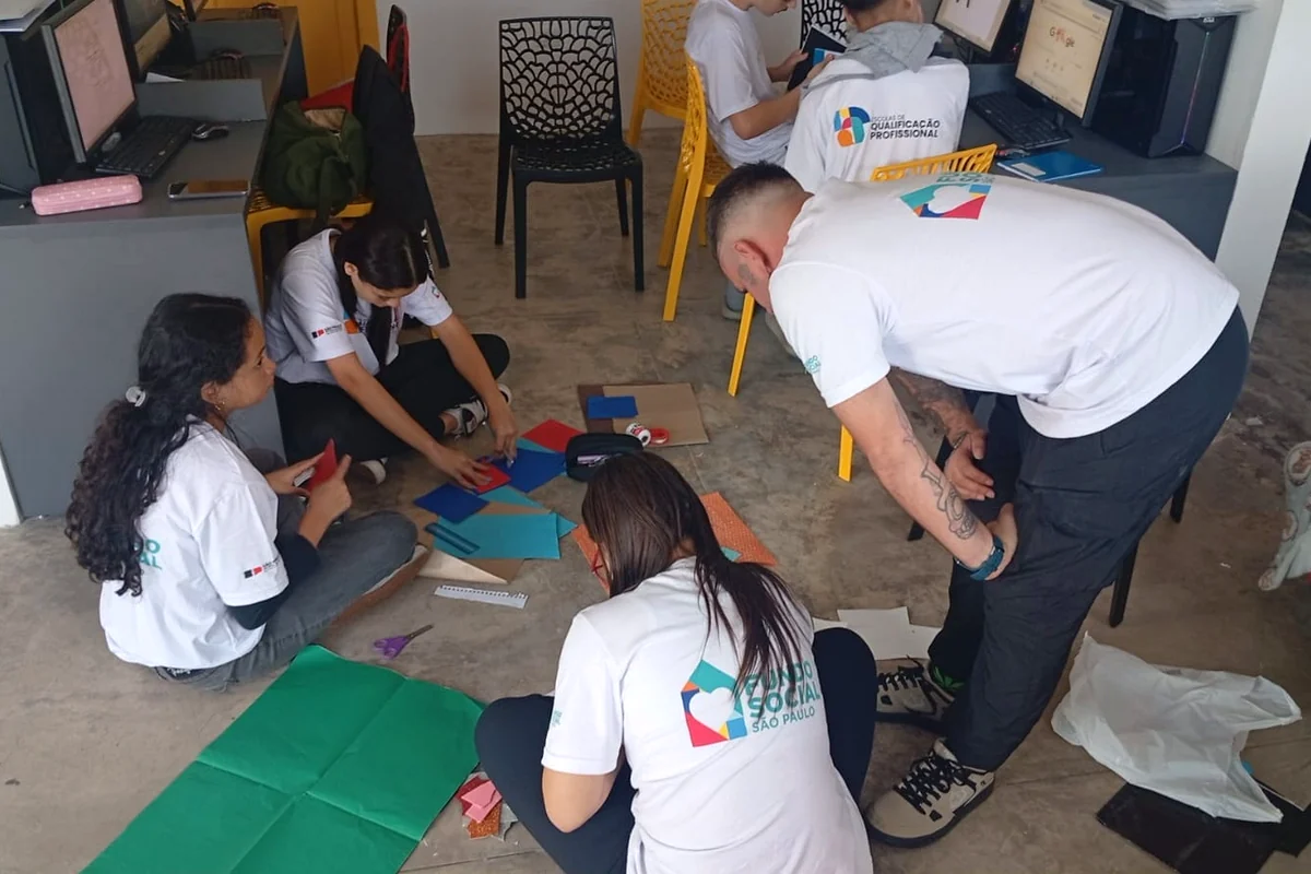 Atividade educativa realizada com participantes do Portal Digital
